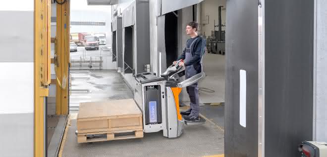 Electric pallet truck: Agile on the ramp