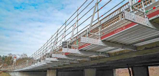 Mit dem neuen Aluminium-Träger FlexBeam lassen sich stehende und auch hängende Flächengerüste jetzt deutlich wirtschaftlicher umsetzen.