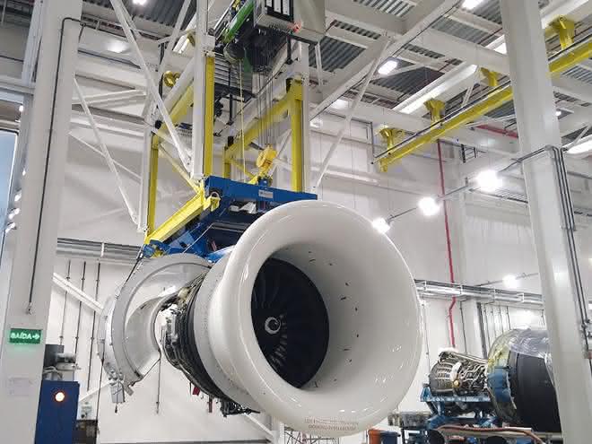 Hebetechnik für Düsentriebwerke: „Ready to take off“ − Triebwerke präzise heben Hebetechnik für Düsentriebwerke: „Ready to take off“ − Triebwerke präzise heben