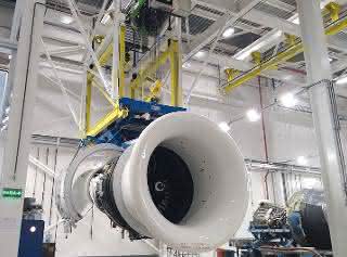 Lifting technology for jet engines: "Ready to take off" - precise lifting of engines