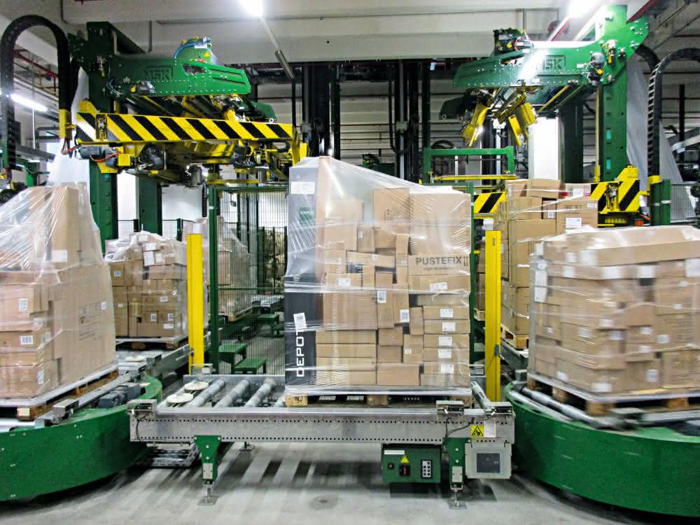Pack 100 pallets per hour: Flexible and precise packaging system
