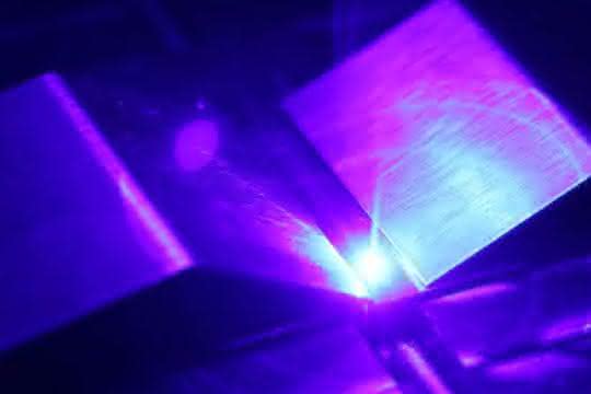 Blauer cw-Diodenlaser mit bis zu 1 kW Ausgangsleistung