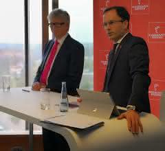 Prof. Dr. Friedhelm Loh, Chairman of the Exhibitor Advisory Board (left), Dr. Jochen Köckler, Chairman of the Board of Management of Deutsche Messe AG.