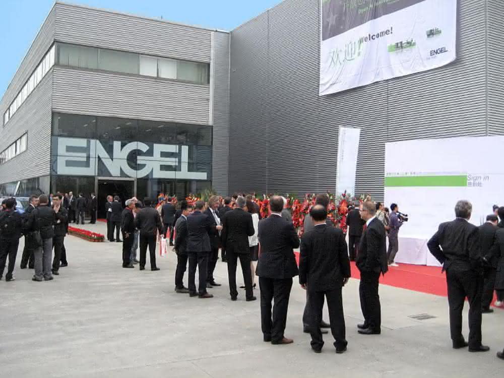 Wirtschaft + Unternehmen: Engel Austria: 100 Millionen Euro in Asien umgesetzt Wirtschaft + Unternehmen: Engel Austria: 100 Millionen Euro in Asien umgesetzt