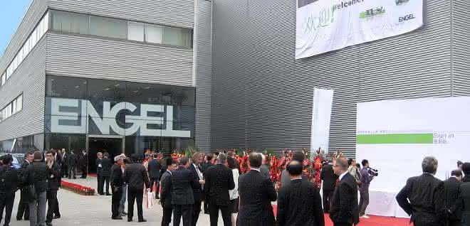Wirtschaft + Unternehmen: Engel Austria: 100 Millionen Euro in Asien umgesetzt Wirtschaft + Unternehmen: Engel Austria: 100 Millionen Euro in Asien umgesetzt