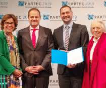 Dr. Ljuba Woppowa, Geschäftsführerin GVC; Prof. Stefan Heinrich, Chairman PARTEC 2019; Jun. Prof. Dr.-Ing. Carsten Schilde; Frau Löffler, Witwe des Preis-Namensgebers.