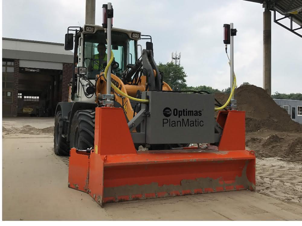 Das neue PlanMatic Planiergerät von Optimas mit angebauten Verbreiterungen feiert auf der bauma Premiere.