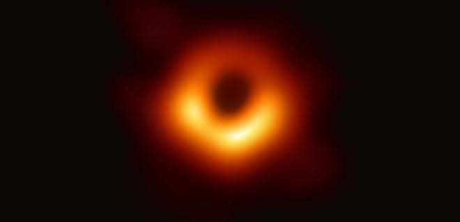 Das erste Bild des Schwarzen Lochs in der benachbarten Galaxie M87, aufgenommen vom Event Horizon Telescope-Projekt. Das erste Bild des Schwarzen Lochs in der benachbarten Galaxie M87, aufgenommen vom Event Horizon Telescope-Projekt.