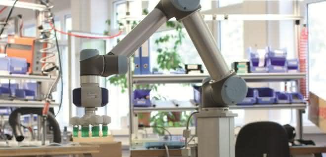 SKF: Stadiontour mit Universal Robots