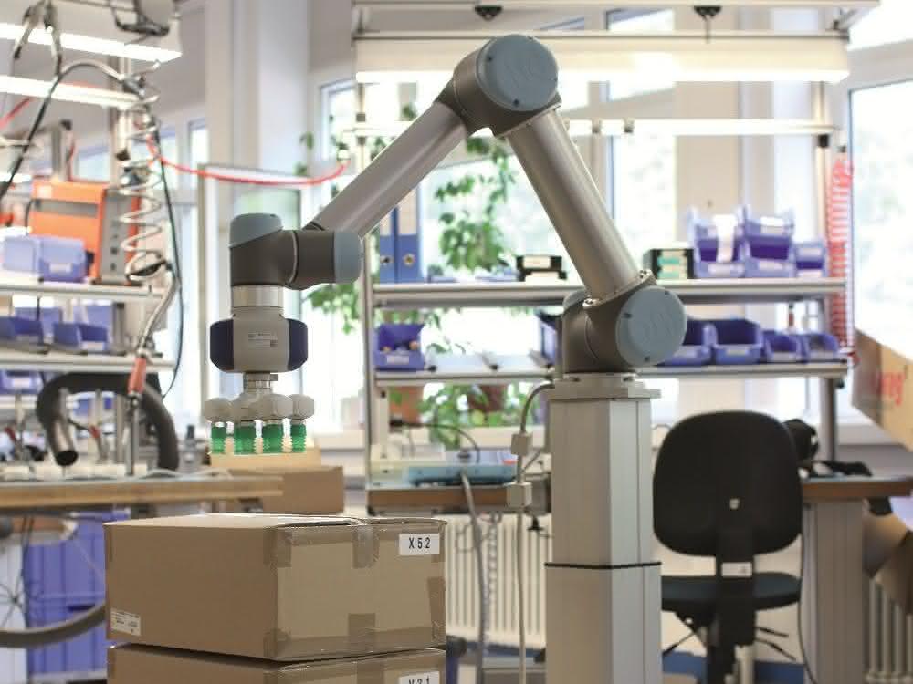 SKF: Stadium tour with Universal Robots
