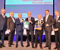 Weniger Straße, mehr Schiene und Schiff: Nachhaltigkeitspreis Logistik 2019 geht an Lkw Walter Weniger Straße, mehr Schiene und Schiff: Nachhaltigkeitspreis Logistik 2019 geht an Lkw Walter