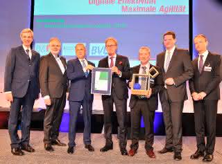 Weniger Straße, mehr Schiene und Schiff: Nachhaltigkeitspreis Logistik 2019 geht an Lkw Walter