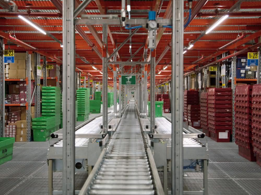 Beumer-InterCars-Rollenfoerderer