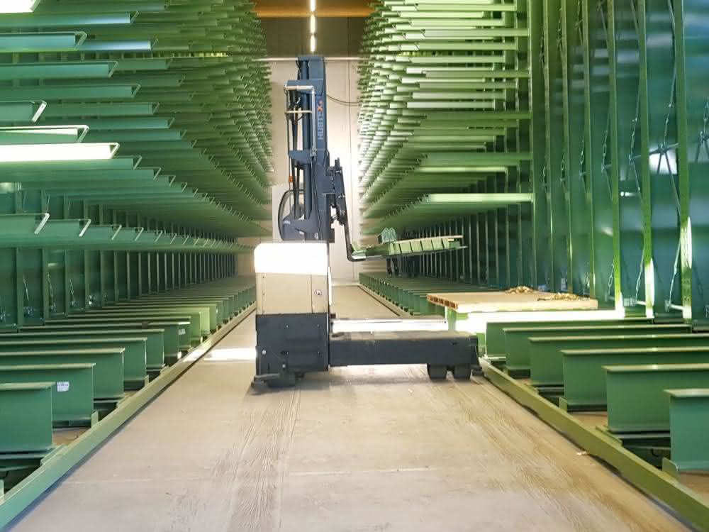 Verfahranlage spart Platz: 750 Tonnen Holz bewegen –  per Knopfdruck