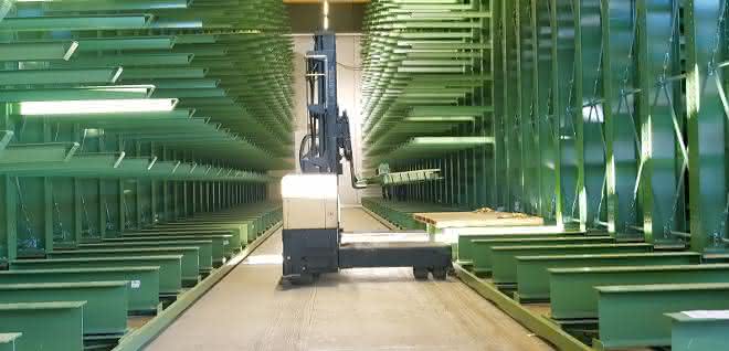 Verfahranlage spart Platz: 750 Tonnen Holz bewegen –  per Knopfdruck