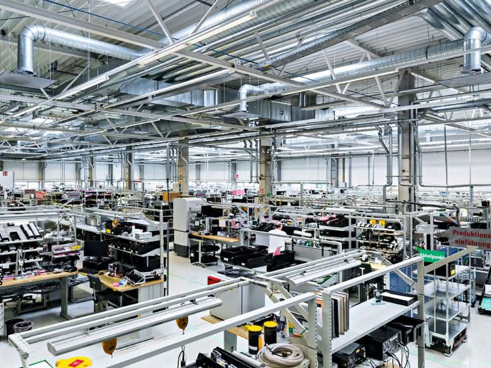 Focus on lean production: Ergonomically and flexibly designed workstations Focus on lean production: Ergonomically and flexibly designed workstations