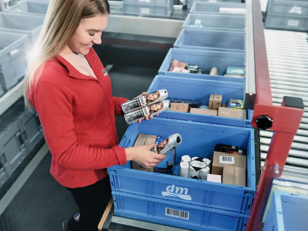 Picking workstations: Picking of goods for order processing