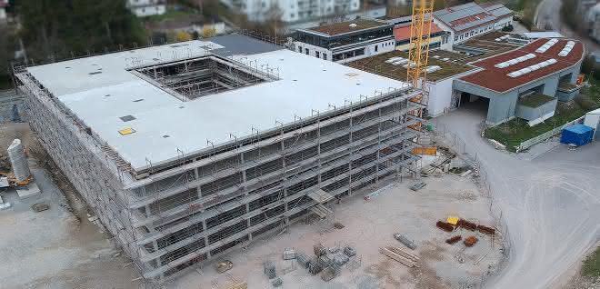 New technology complex: Topping-out ceremony in Jena