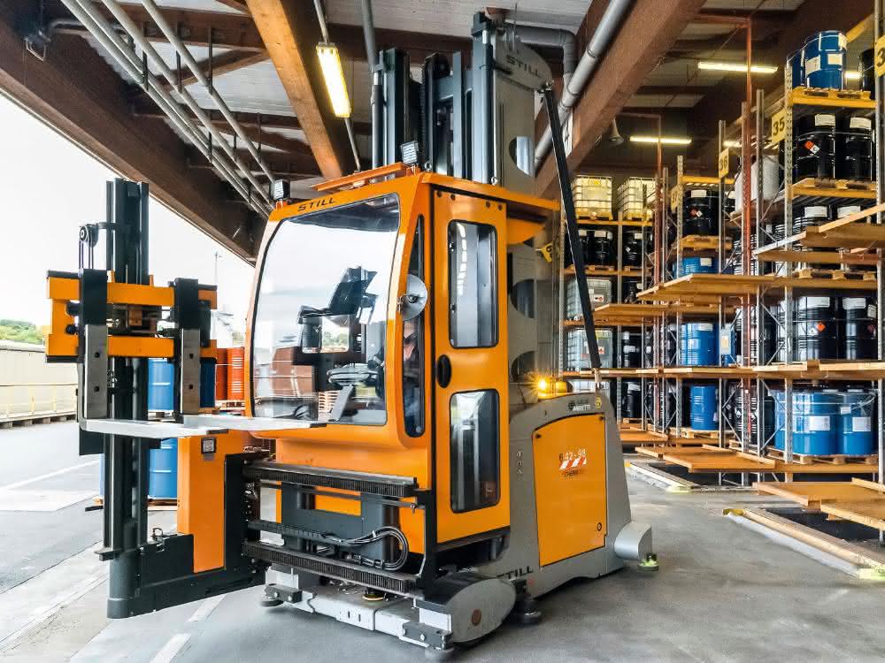 Explosion-proof high-bay stacker safeguards hazardous processes