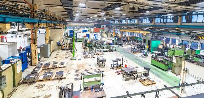 Production hall Cost reduction through efficient LED lighting