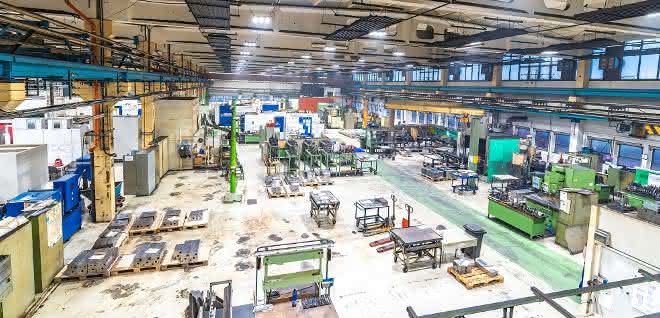 Production hall Cost reduction through efficient LED lighting