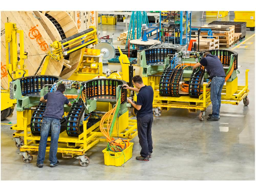 Connection of preassembled energy chains and Readychain Rack
