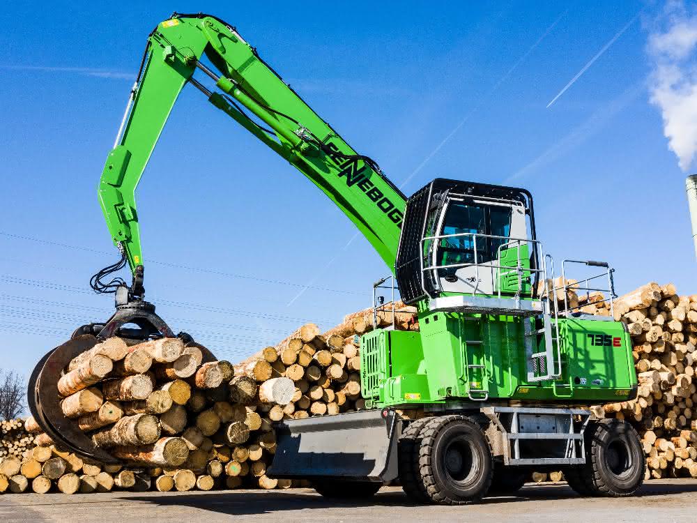 Sennebogen entwickelt Pick & Carry Umschlagbagger mit elektrischem Fahrantrieb