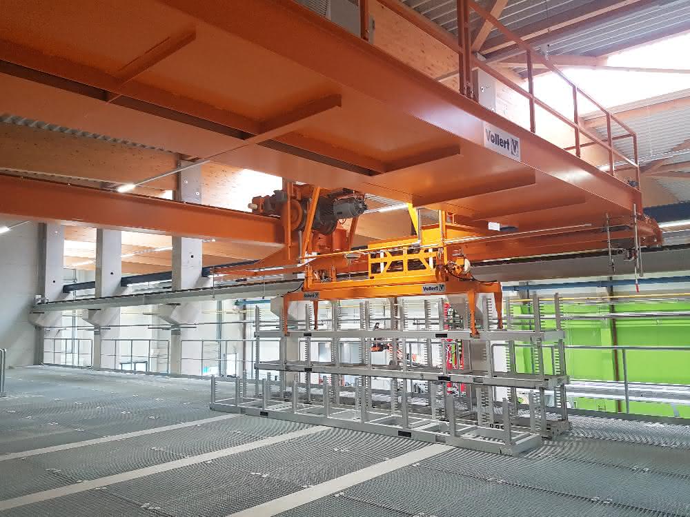 Aluminiumprofile für E-Mobility: Schicker Automatikkran und Pufferlager bei Hammerer