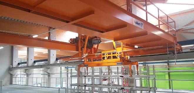 Aluminiumprofile für E-Mobility: Schicker Automatikkran und Pufferlager bei Hammerer