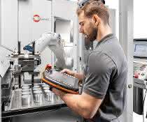 Automatisierte Werkzeugmaschine bei Hermle. Automatisierte Werkzeugmaschine bei Hermle.