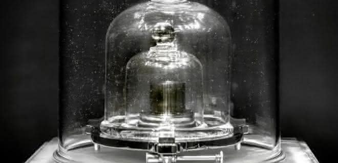 Von 1889 bis 2019 war das Urkilogramm das Maß aller Massen.