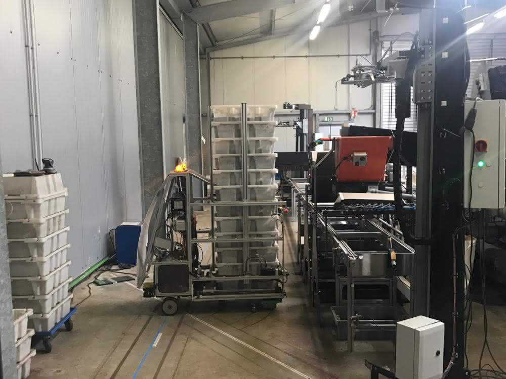 Igus superworm feeding station