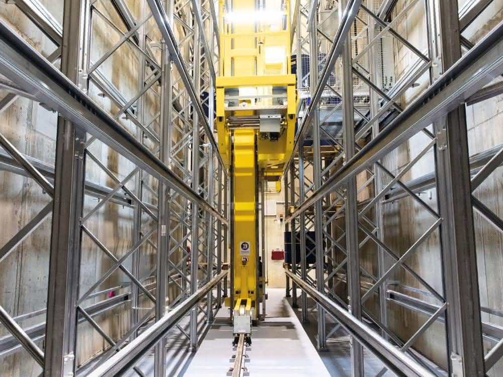 Cover story materialfluss 5/2019: Solids and liquids safely under one roof