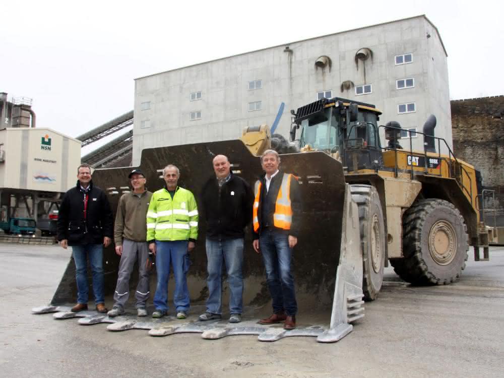 Bagger und Radlader: Europaweit erster Cat Radlader 988K XE bewährt sich