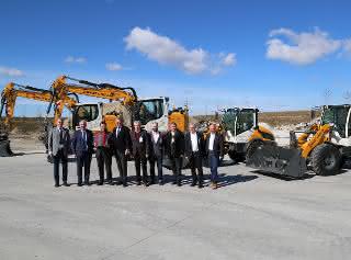 Baumaschinenflotte erweitert: 21 neue Liebherr-Baumaschinen an Wolff & Müller übergeben