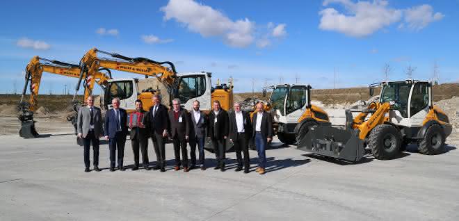 Baumaschinenflotte erweitert: 21 neue Liebherr-Baumaschinen an Wolff & Müller übergeben