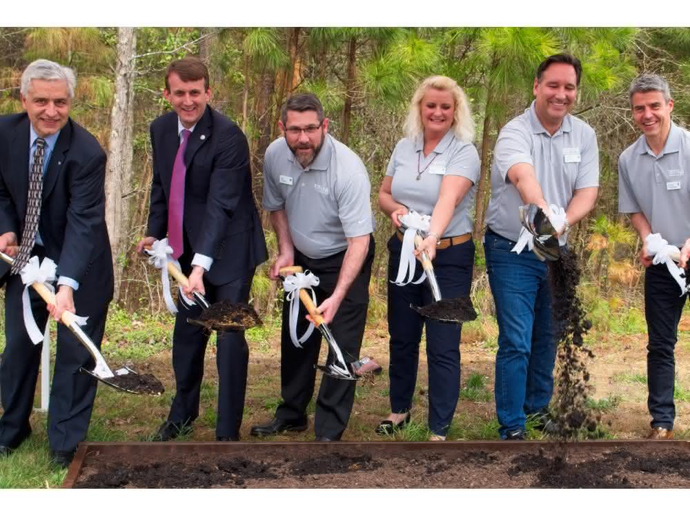 Erni foundation stone laid Laying of the foundation stone: Erni builds new company headquarters in Virginia