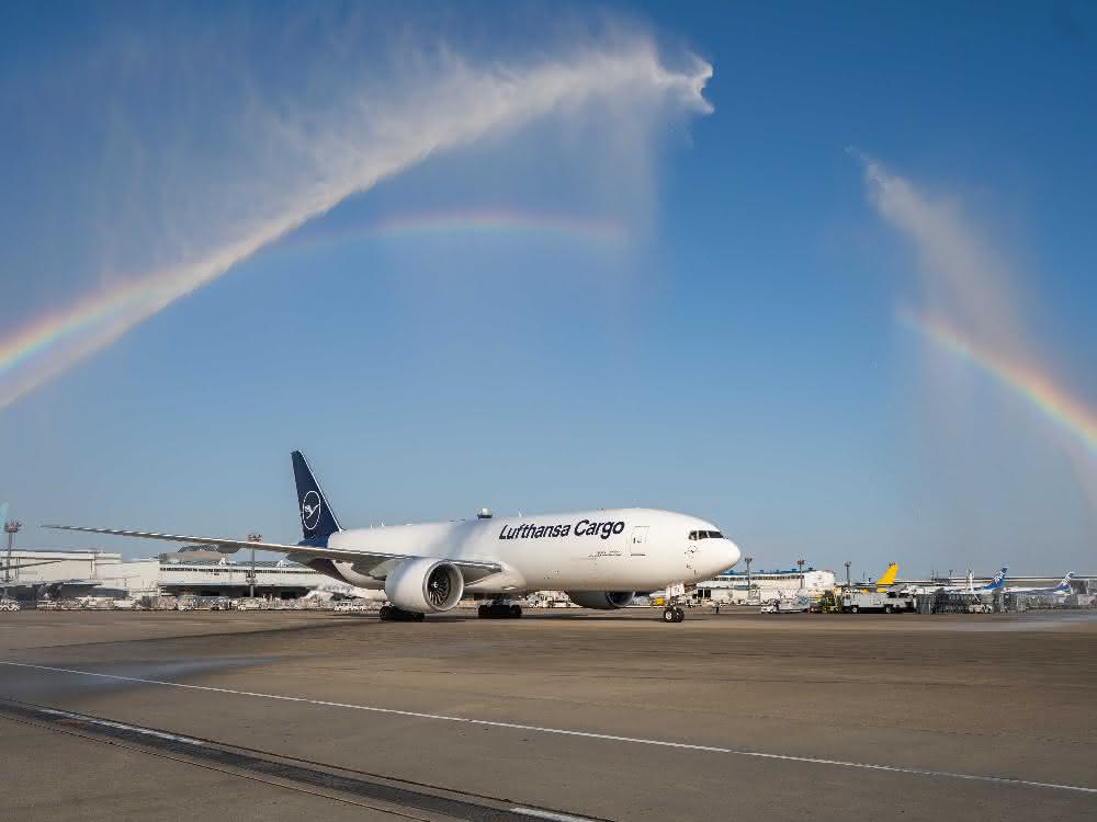 "Konnichiwa Japan": Lufthansa Cargo christens new B777F