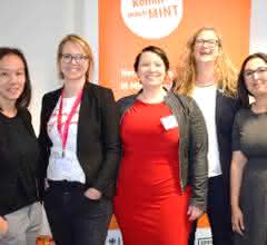 Slammerinnen beim Women-MINT-Slam 2019 Slammerinnen beim Women-MINT-Slam 2019