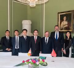 Die Mosolf Gruppe plant ein nachhaltiges Bahnprodukt entlang der neuen Seidenstraße zwischen Europa und China. Die Mosolf Gruppe plant ein nachhaltiges Bahnprodukt entlang der neuen Seidenstraße zwischen Europa und China.
