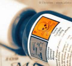 In der Datenbank des US-amerikanischen Chemical Abstract Service (CAS) finden sich Informationen zu allen bis dato bekannten Stoffen. Fläschchen mit Toxic-Aufkleber