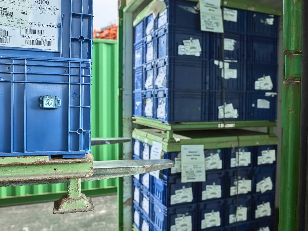 Container tracking at package level