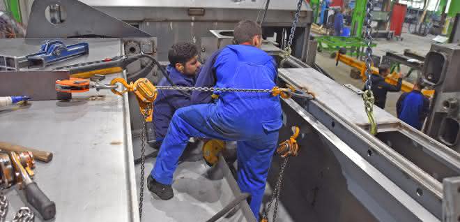 Kito lever hoists Metal processing: Lever hoists in housing production