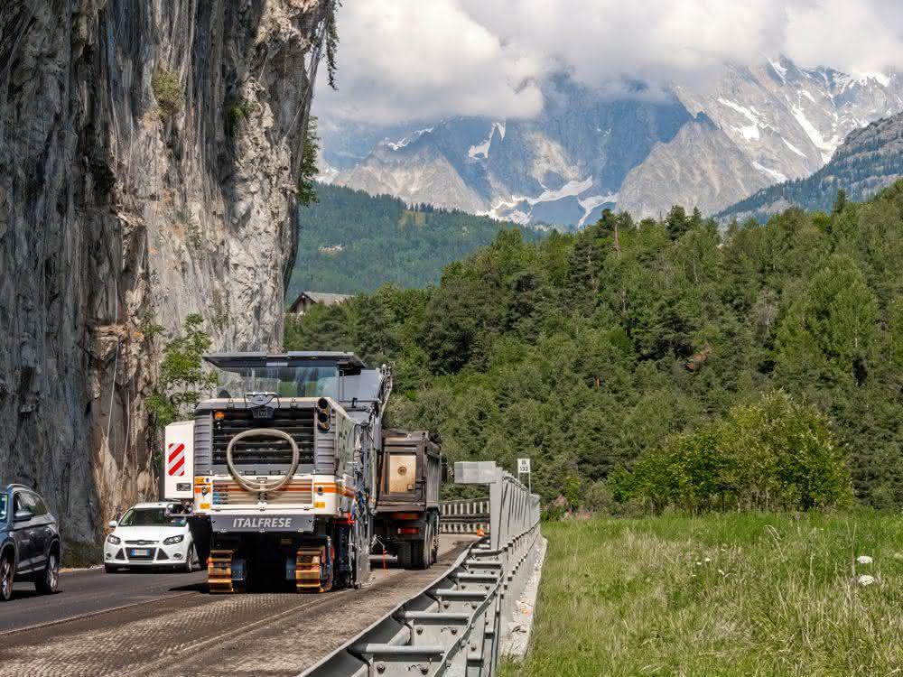 Baustelle am Fuße des Mont Blanc