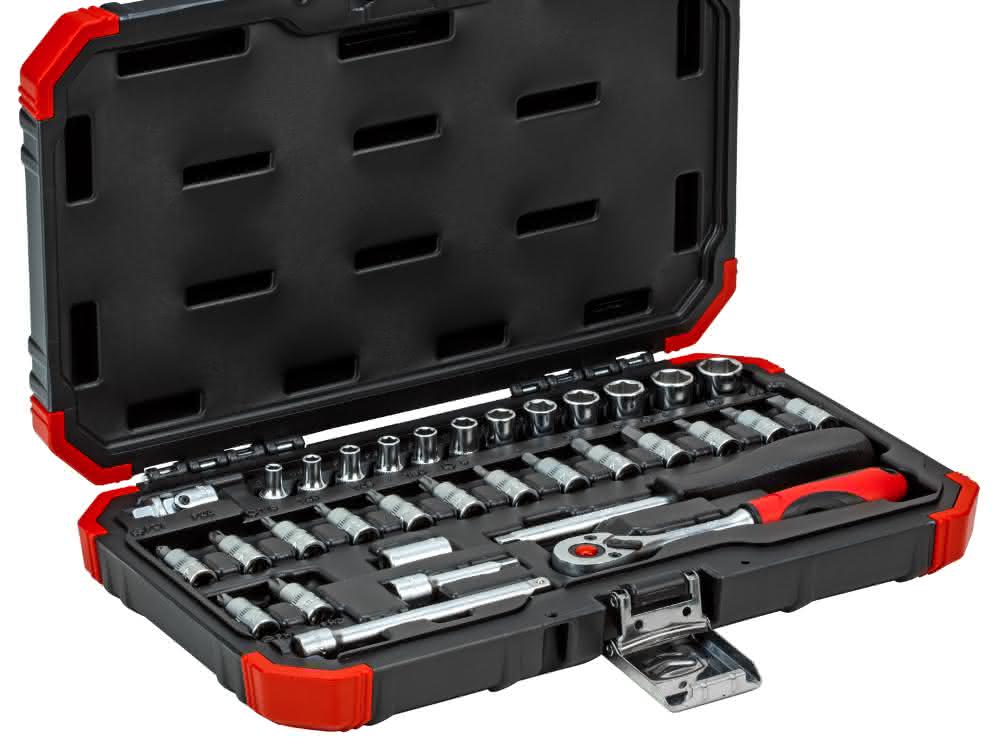 Tools: 33 Helpers in a suitcase