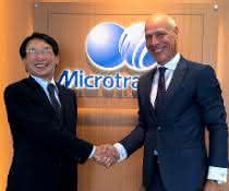 Hiroshi Nakamura, Executive Vice President Nikkiso Co. Ltd. (li.) und Andries Verder, Eigentümer Verder Gruppe (re.) Hiroshi Nakamura, Executive Vice President Nikkiso Co. Ltd. (li.) und Andries Verder, Eigentümer Verder Gruppe (re.)