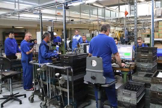 Arbeitsplätze in der Bohrfuttermontage Bohrfuttermontage