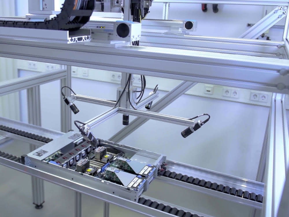 Arm with five video cameras