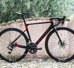 Carbon processing: Tailor-made monocoques for racing bikes