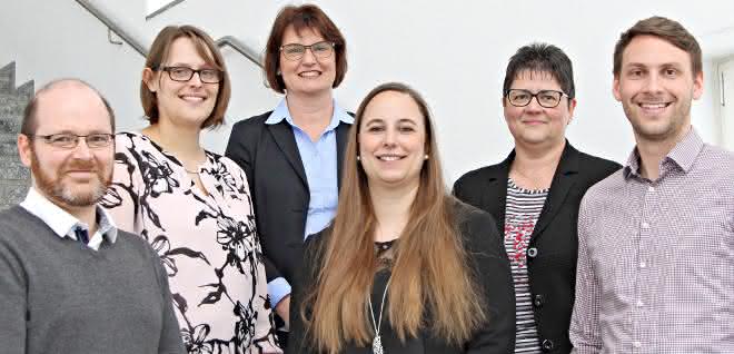 Das Ausbilderteam am DKFZ vermittelt grundlegende Techniken und Tätigkeiten, die in der Ausbildungsordnung verankert sind, um den Auszubildenden ein Grundverständnis und die erforderliche Problemlösefähigkeit zu vermitteln.
